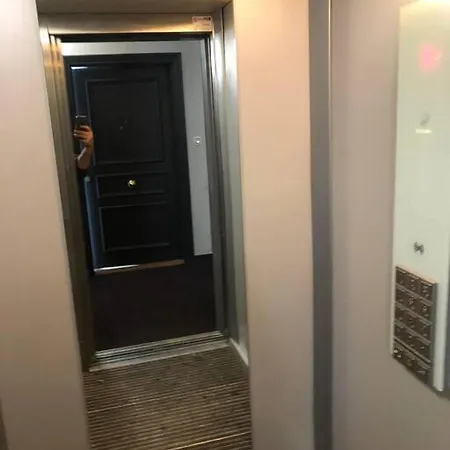 Meuble A Louer 100 M De Metro Ligne 7 דירה *